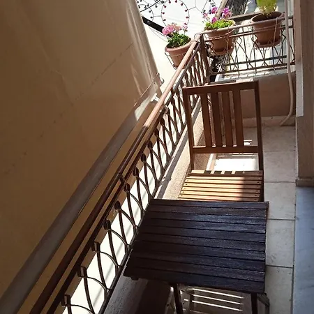 Niki'S Apartment *